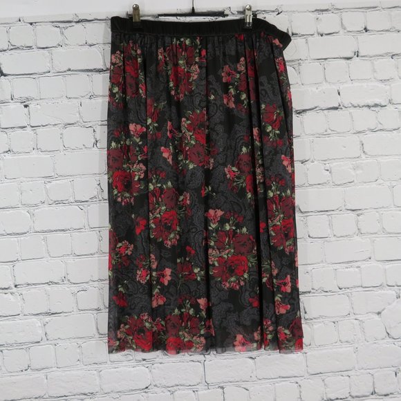 Women's Pull-On Lined Floral Printed Mesh Skirt - Black Floral - Picture 2 of 2